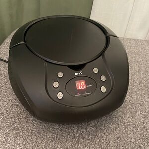 Onn Portable CD Boombox with AM/FM Radio Tuner AC Power or Batteries Good Shape